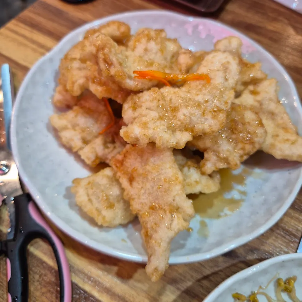 Guobaorou coated in sweet-and-sour sauce