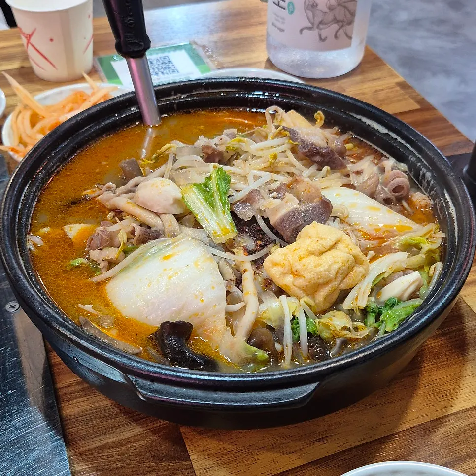 Spicy mala tang broth