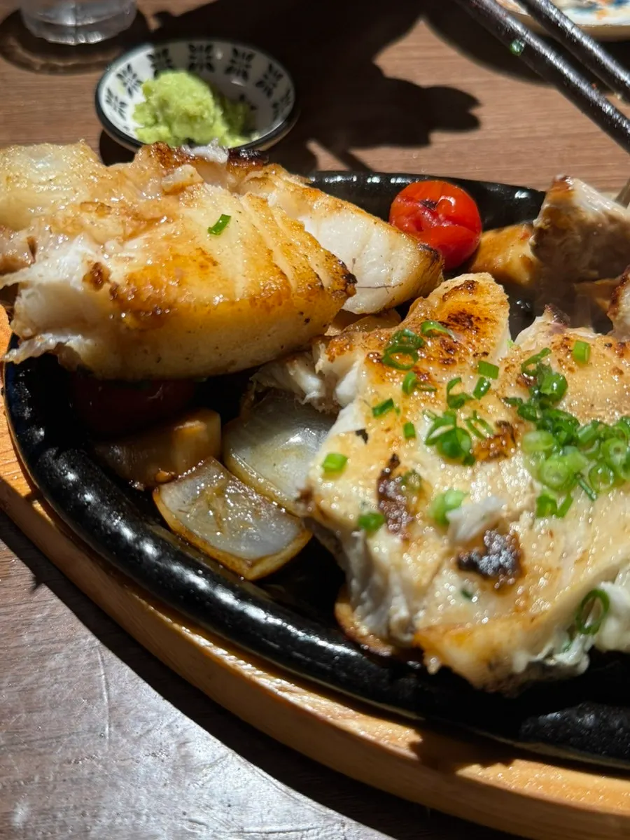 수산장 아늑한 조명 아래 안주 상