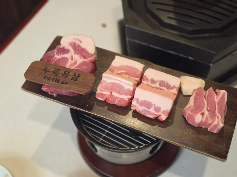 Pork Set A featuring yeast-aged pork neck, pork belly, and gabrisal