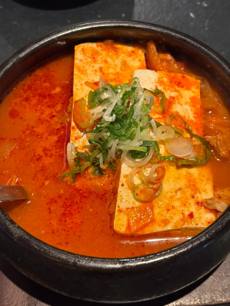 건더기 가득한 돼지고기 김치찌개