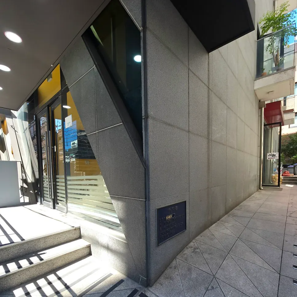 Front of Sansol Sinnonhyeon showing two entrances