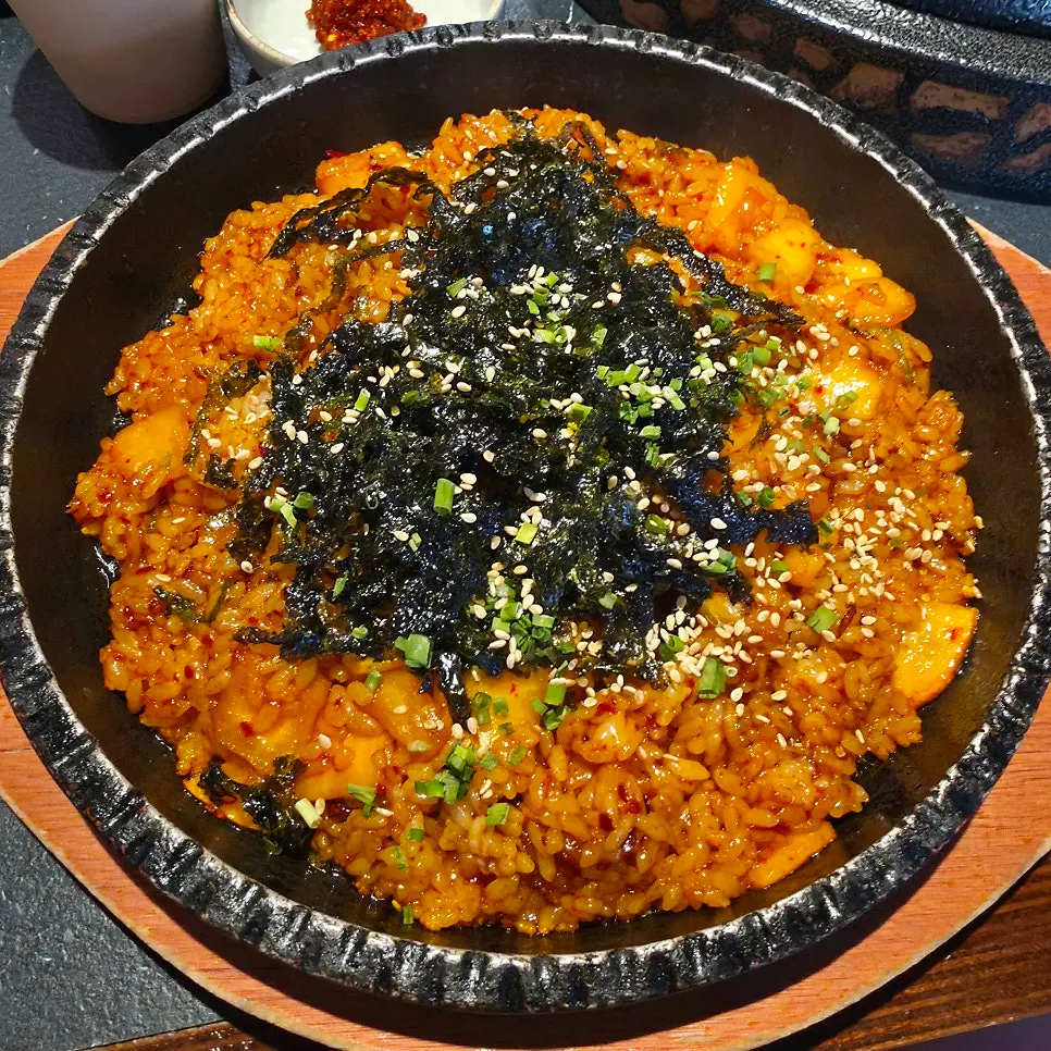 Kkakdugi fried rice serving for two