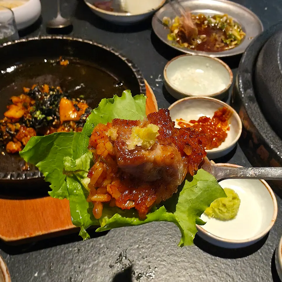 Table setting at the end of the meal
