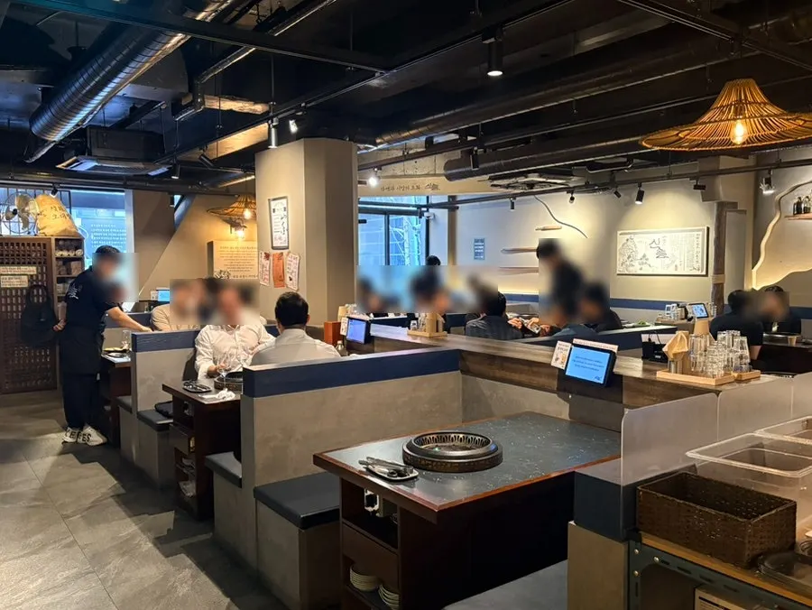 고급스러운 분위기의 산솔 신논현점 인테리어