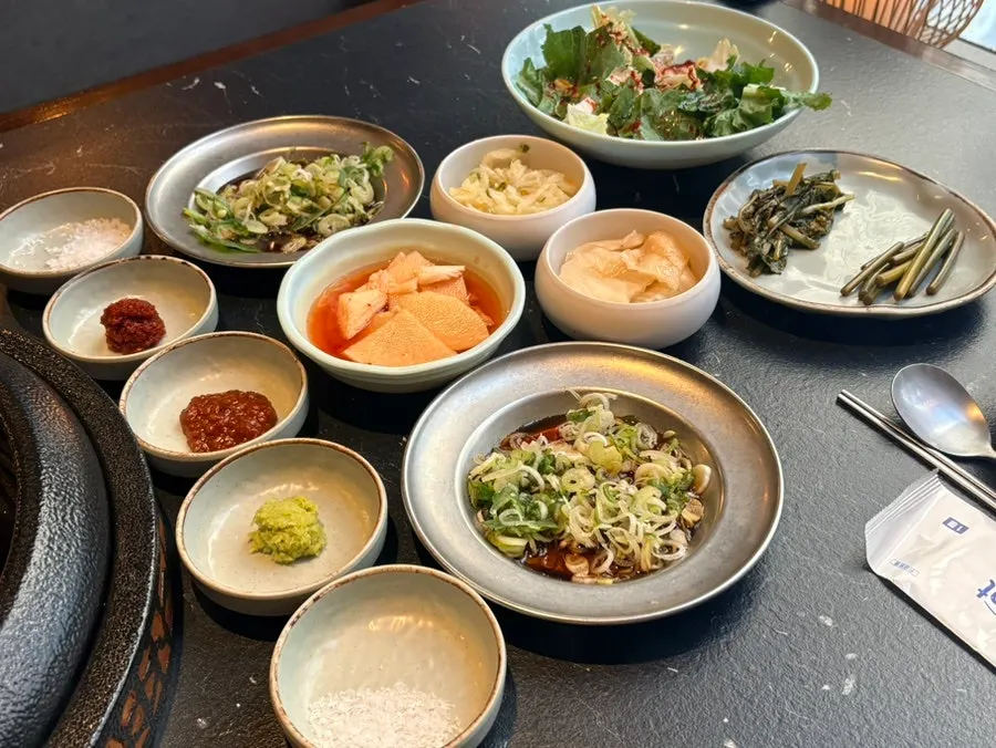 산솔 신논현점 수제 소스와 밑반찬 상차림