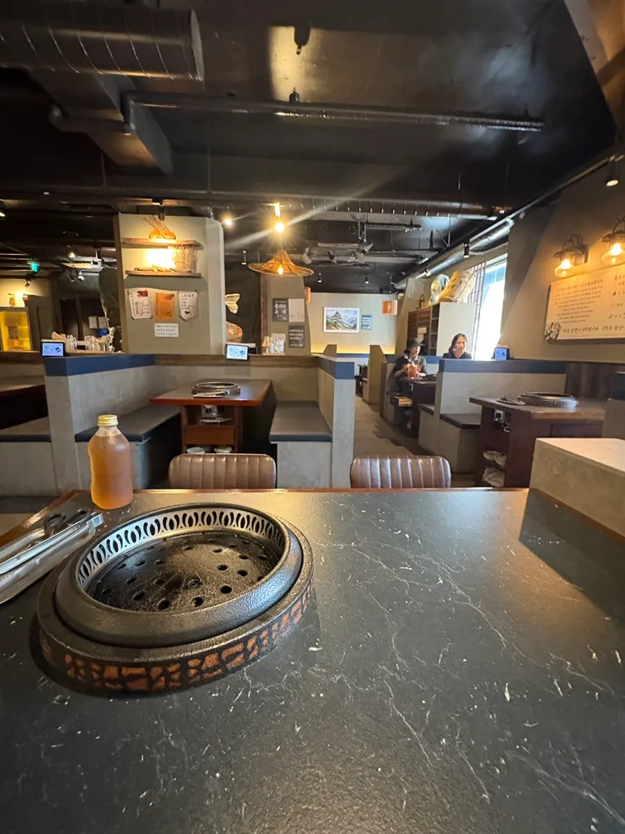 Private room seating for 6-8 people