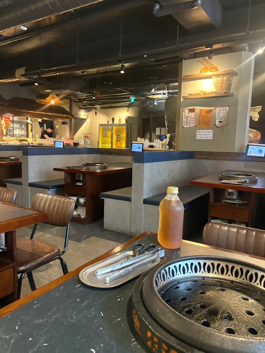 Downdraft suction grill installed at each table