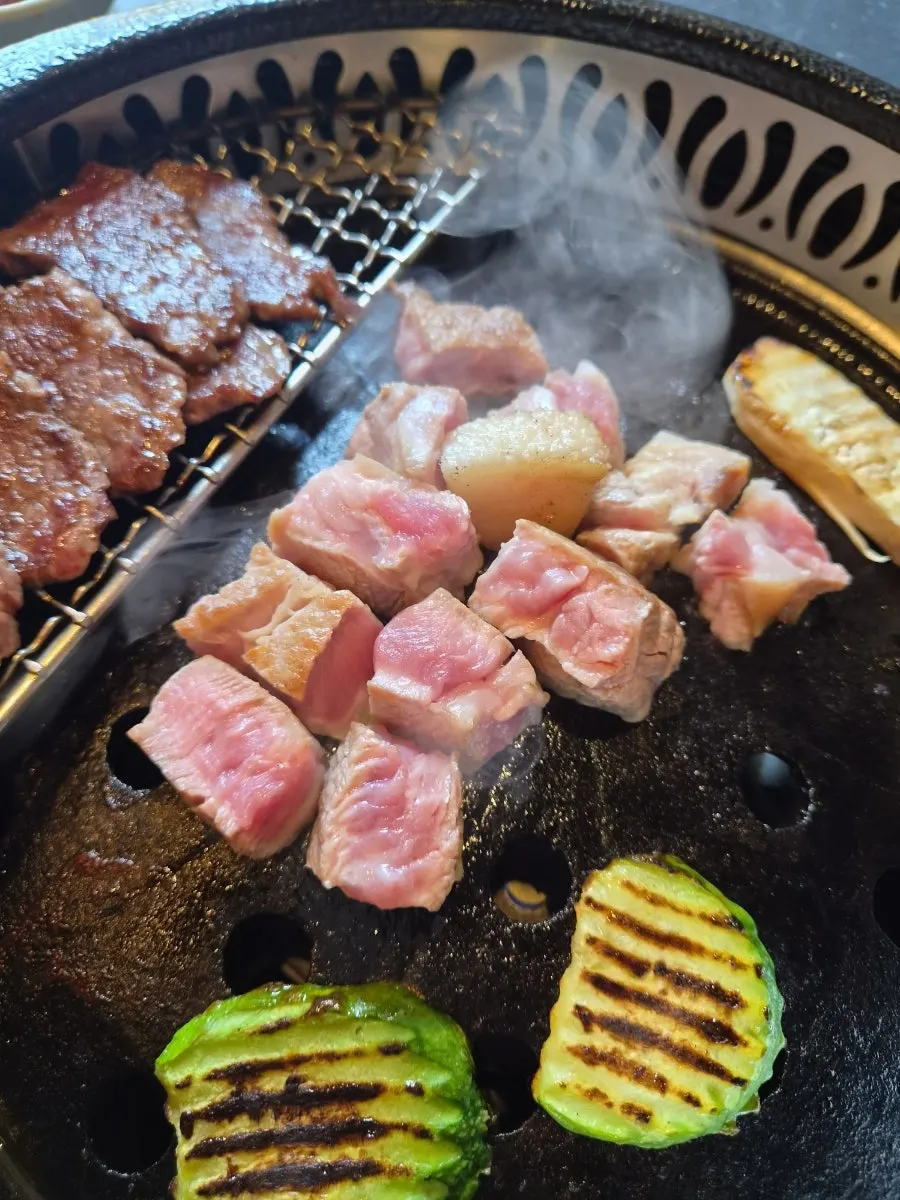 두툼하게 구워진 숙성꽃목살