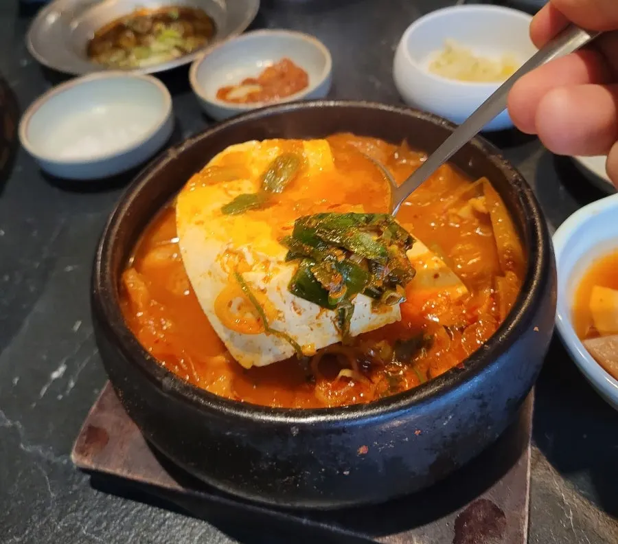 산솔 신논현점 매장 분위기 마무리 사진