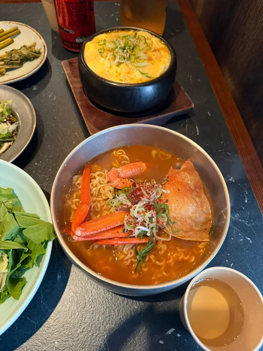 Red crab ramyeon and country-style steamed egg side dishes