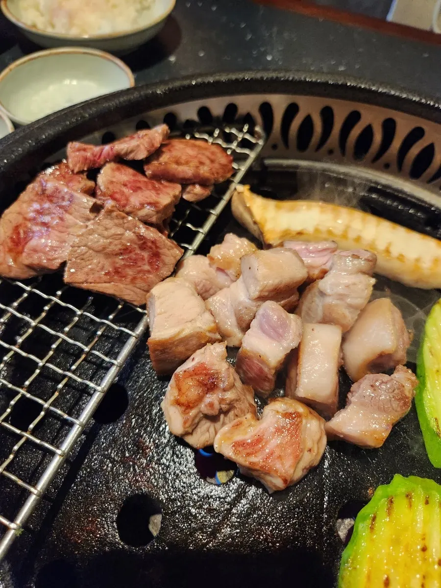 와사비를 올린 진 꽃갈비살