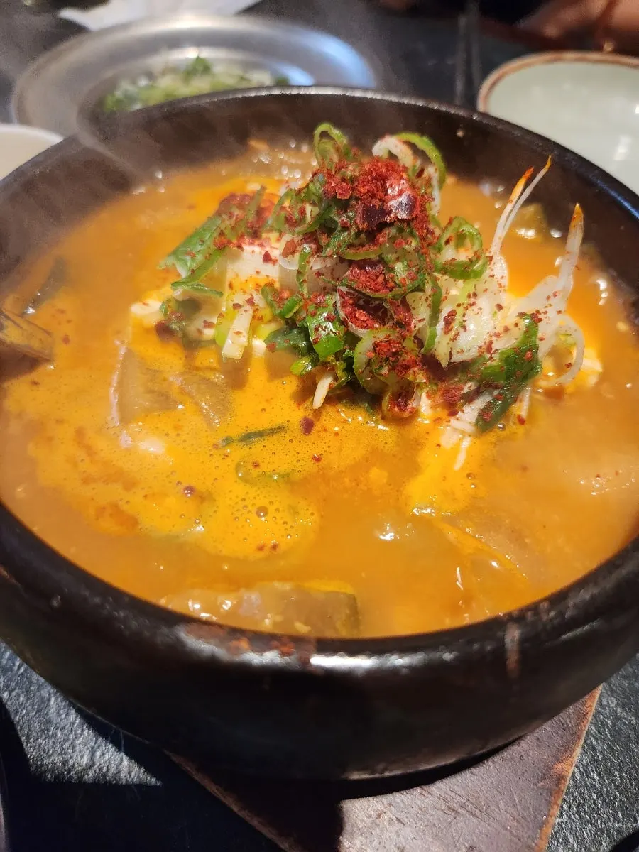 부위별로 비교해 먹는 숙성육 구이 접시
