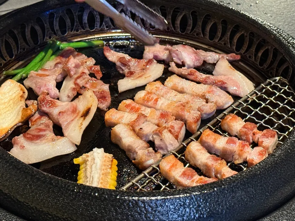 A full spread of grilled meat at Sansol Sinnonhyeon