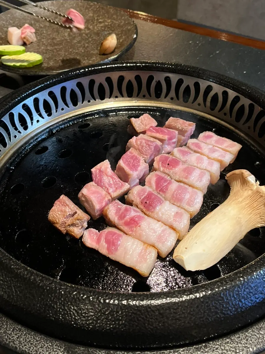 신논현 삼겹살 파육장에 찍어 먹는 평일 이른 저녁 둘이서, 산솔 신논현점