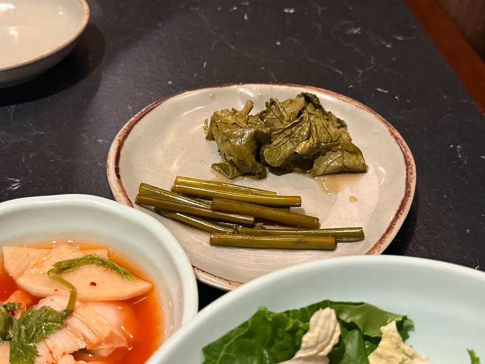 잎과 줄기 두 종류 장아찌