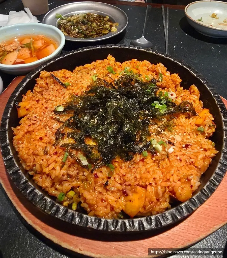 2인분으로 나온 깍두기 볶음밥