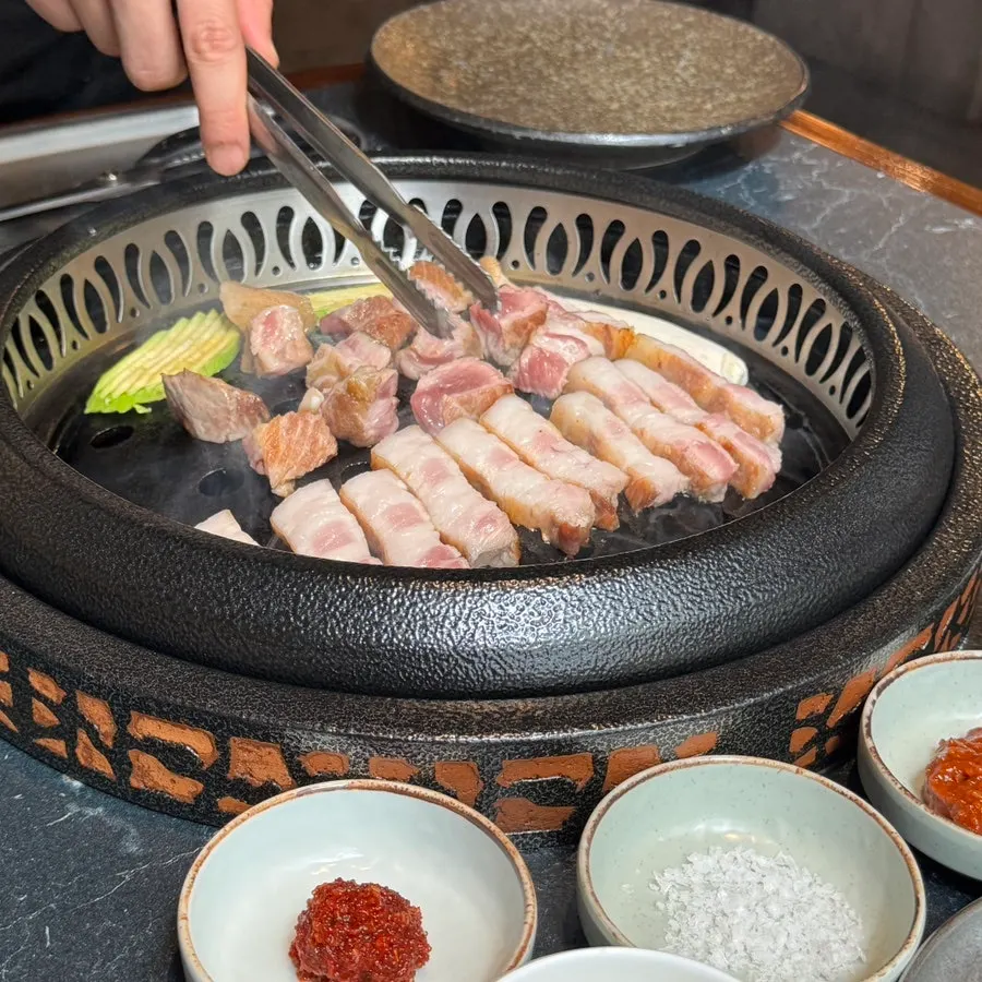 산솔 신논현점 1등급 삼겹살과 목살 생고기