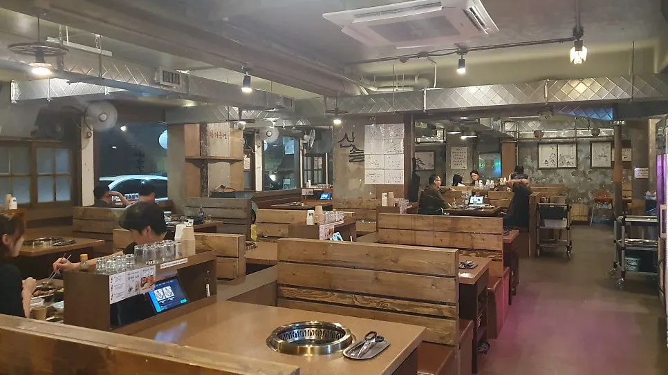 잘 구워진 숙성 꽃목살 한 점