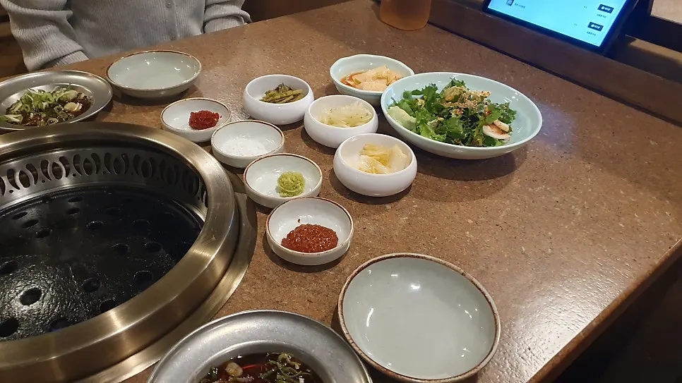건더기 가득한 뚝배기 시골 된장찌개
