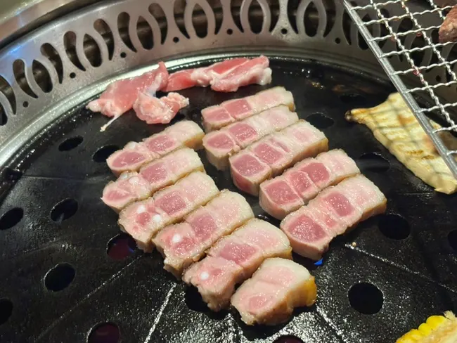 Thick-cut Sansol aged pork belly grilling