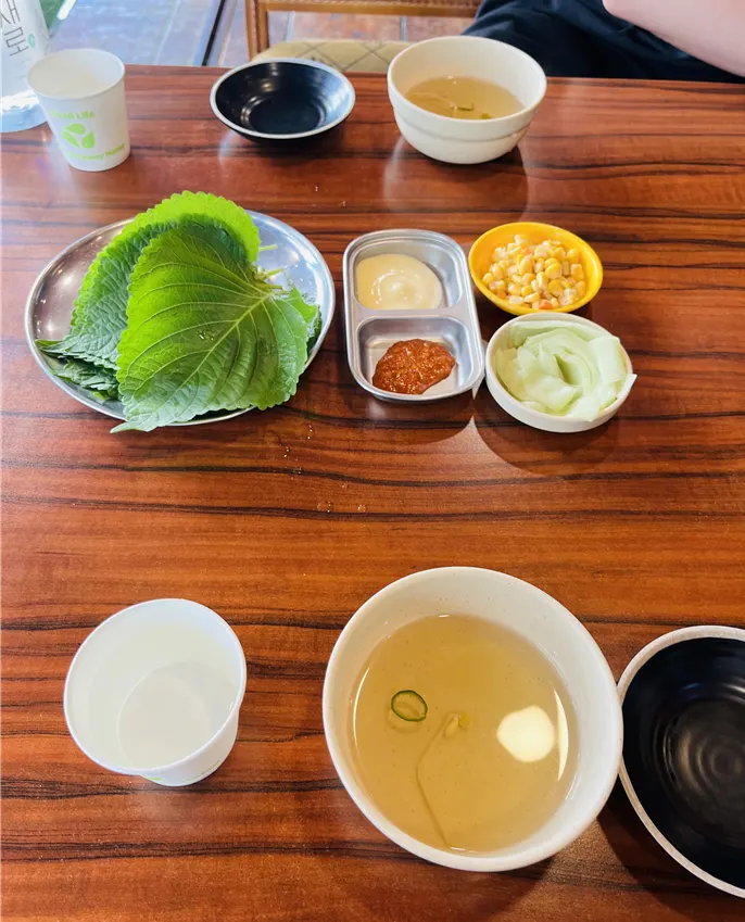 Full view of Sarangjip's dining hall with many seats