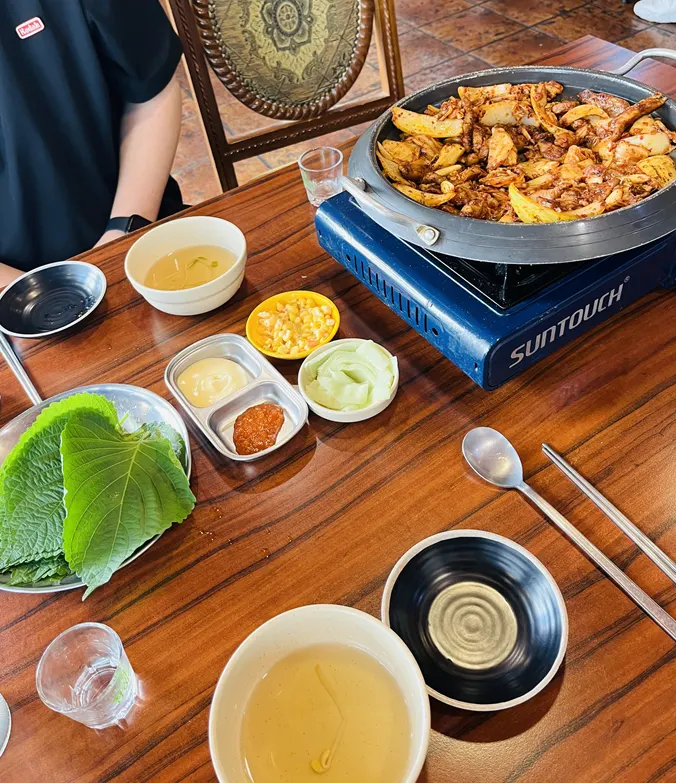 Pork kimchi grill stir-fried with kimchi, pork, and onion