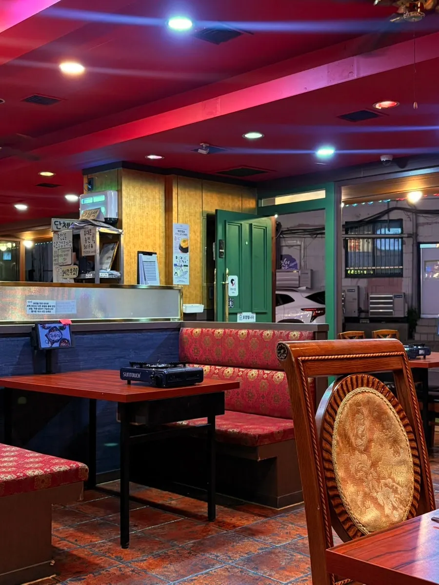 The retro-style interior of Sarangjip