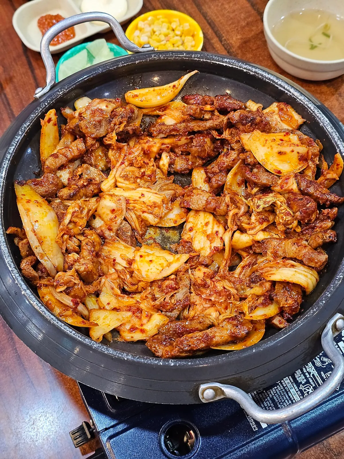 조리돼 나온 돼지김치구이 소자 한 판