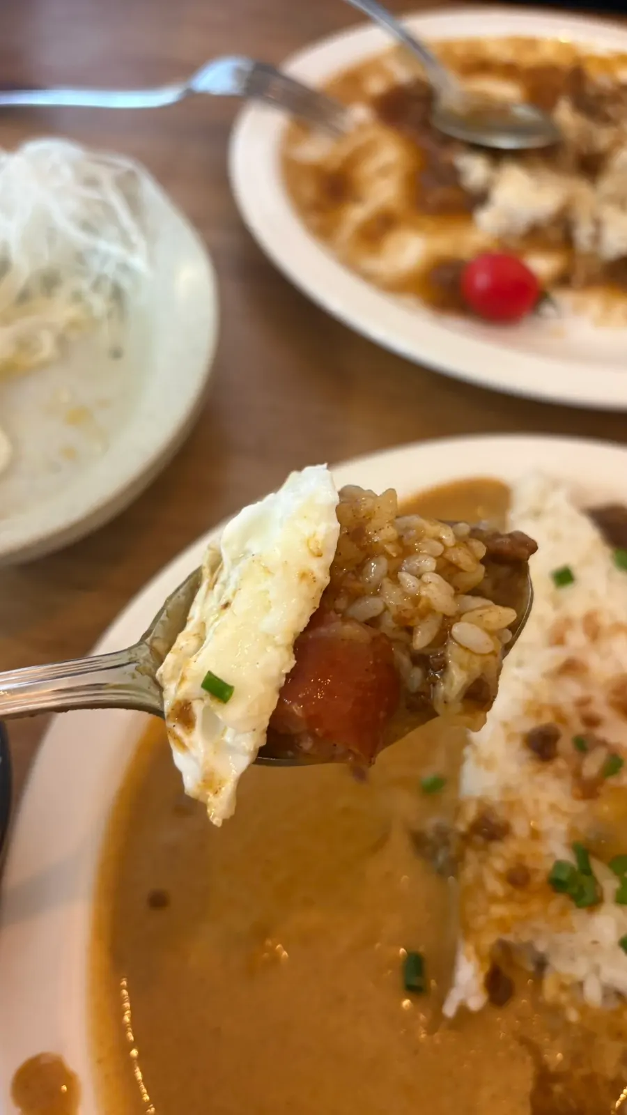 카레에 비벼 먹는 수란