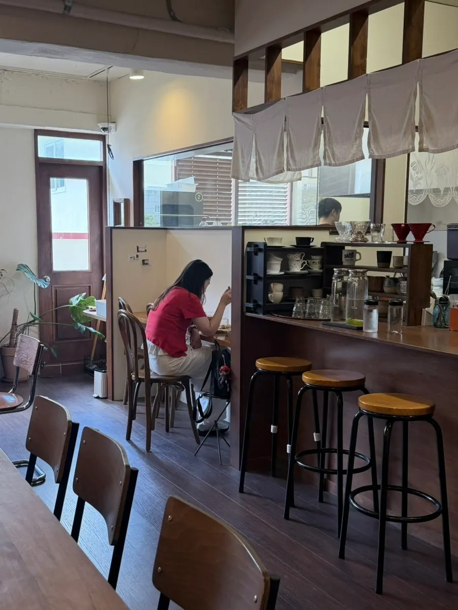 Bar-style table good for solo dining