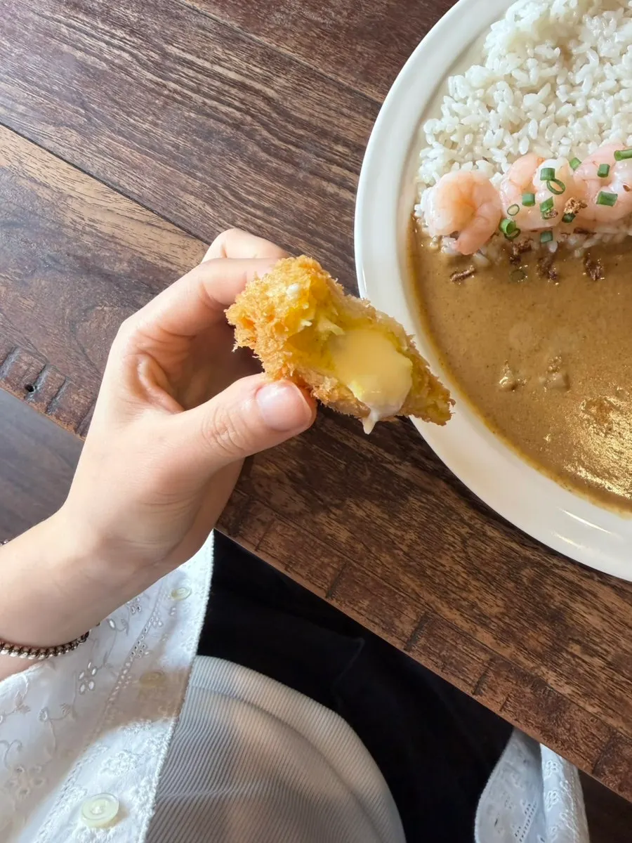 Sweet potato cheese croquette eaten with cream curry