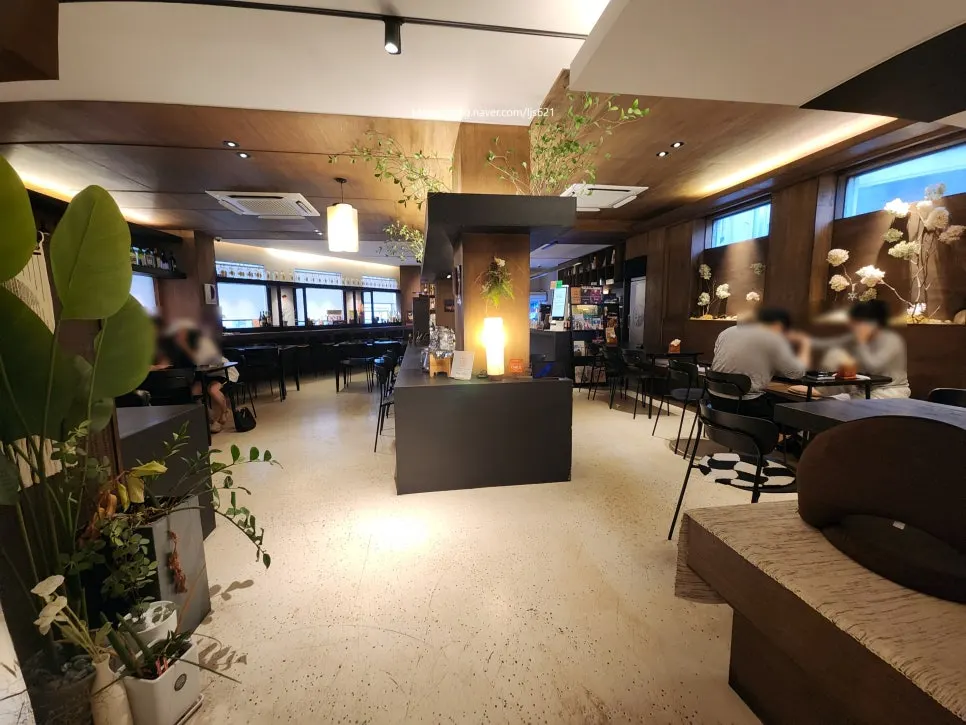 Sasaenghwal's elegant, softly lit interior
