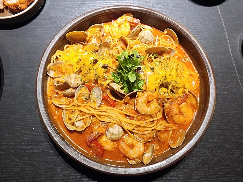 A plate of Sasaenghwal's seafood tomato pasta