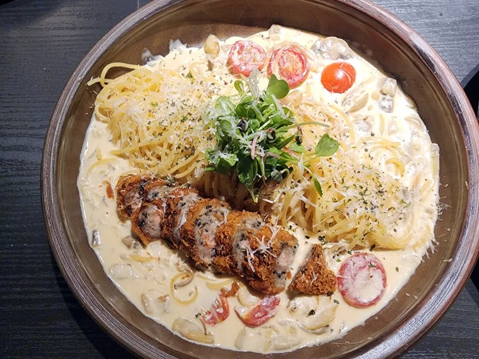 A plate of Sasaenghwal's mentaiko katsu cream pasta