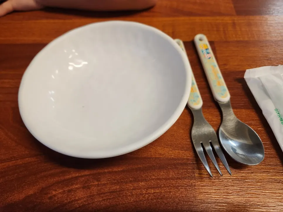 Baby dishware provided without asking