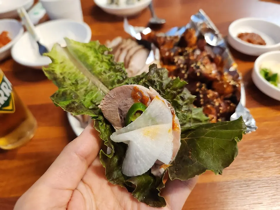 Jokbal showing its chewy skin