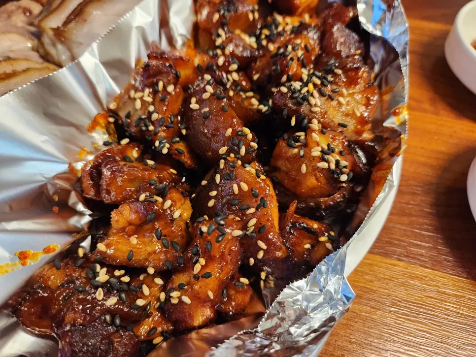 Close-up of spicy sauce on the spicy jokbal