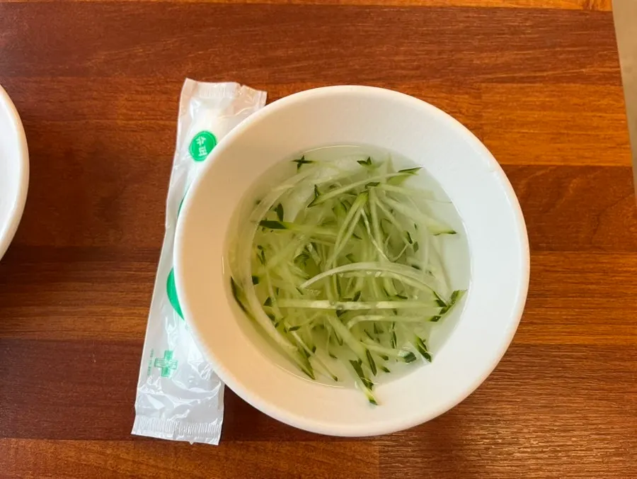 시원한 오이냉국 한 그릇