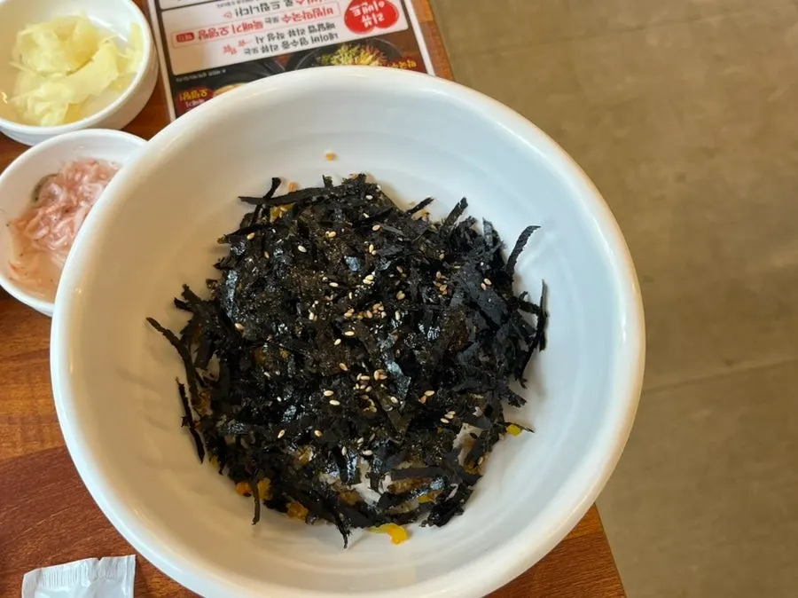 넉넉한 양의 셀프주먹밥
