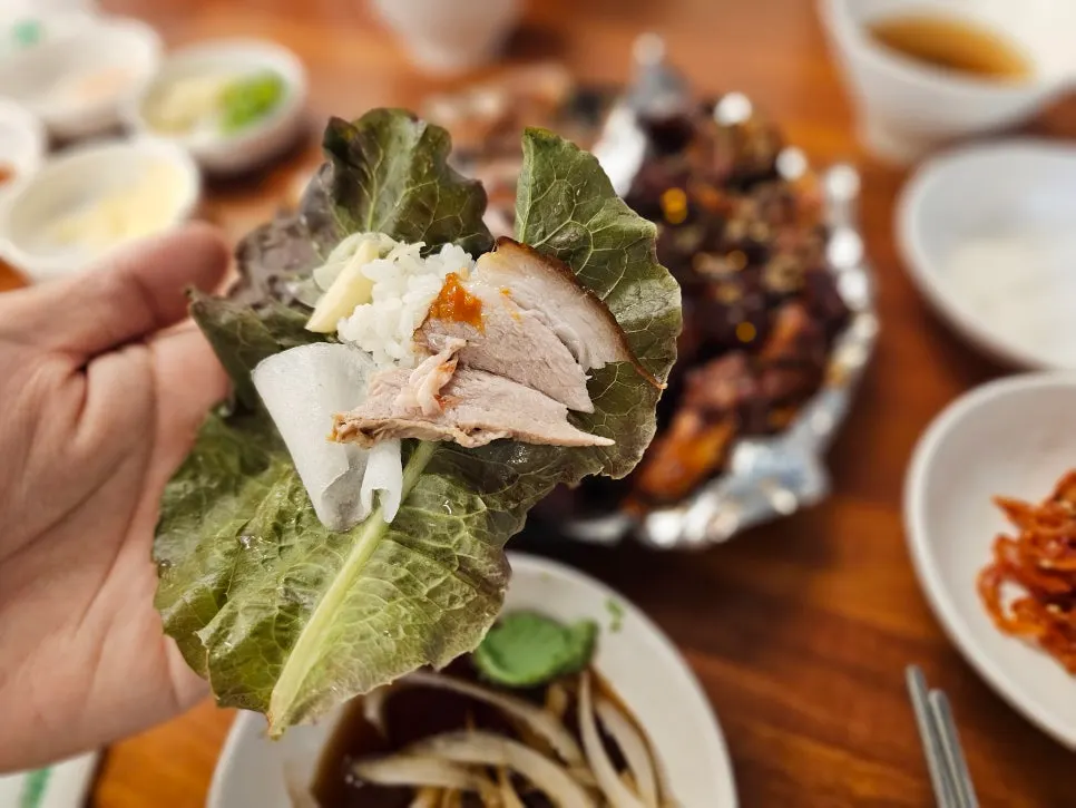 Jokbal wrapped in a lettuce leaf