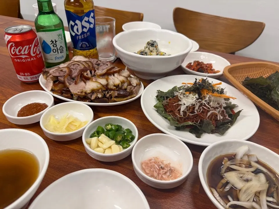서비스로 나온 불족발 접시