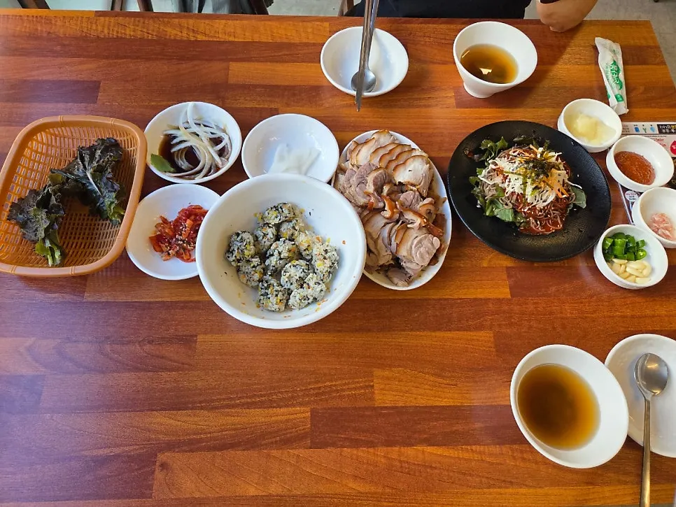 새콤달콤한 양념의 막국수 한 그릇