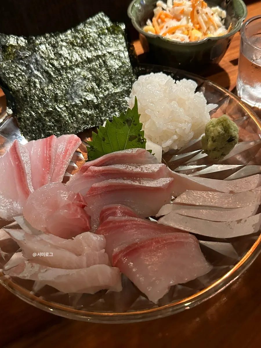 Rice and seaweed served with the sashimi