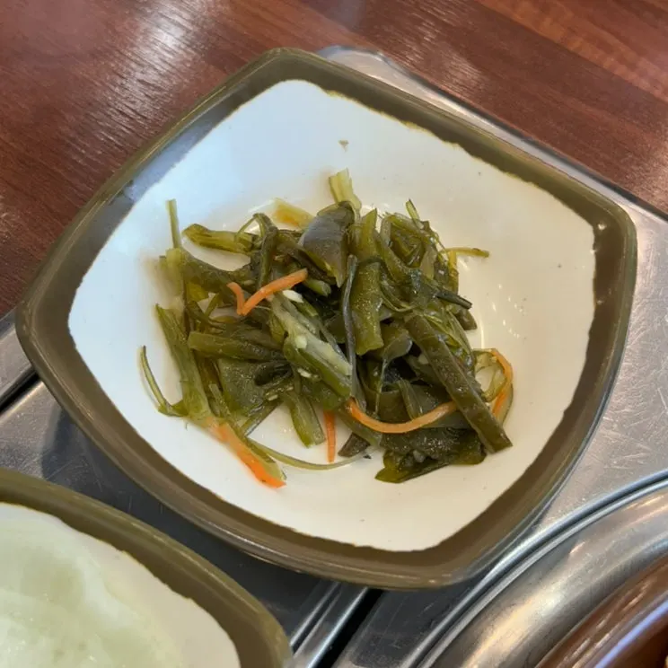 푹 끓인 미역국 한 그릇