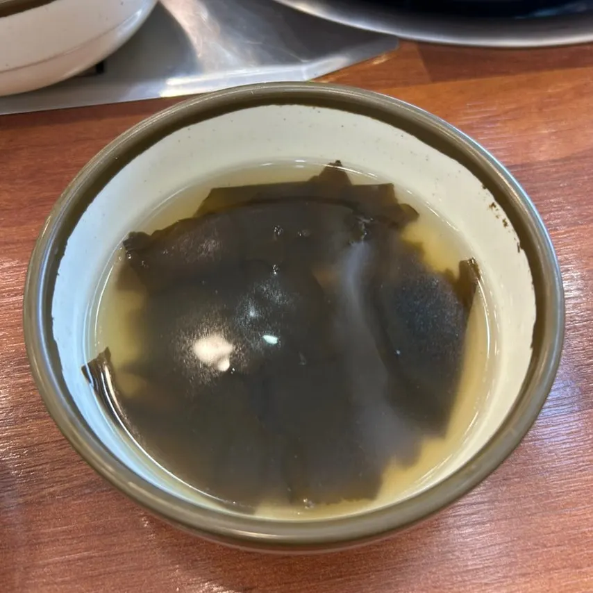 김이 오르는 공깃밥