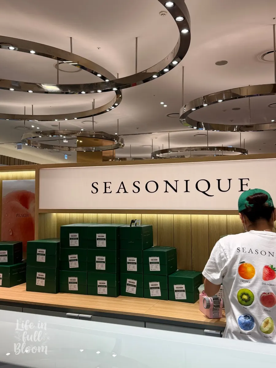 Exterior of Sijeunikeu on the basement floor of Shinsegae Centum City