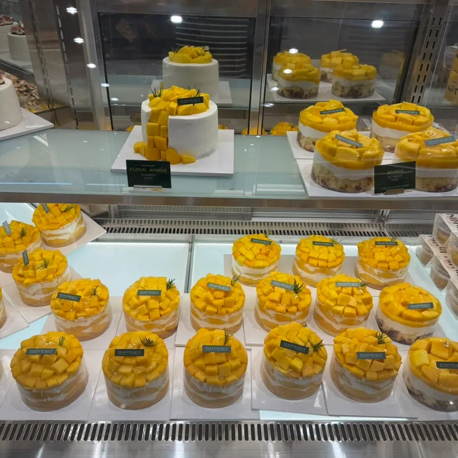 Kệ bánh vô hoa quả, xoài, đào đầu tháng 9
