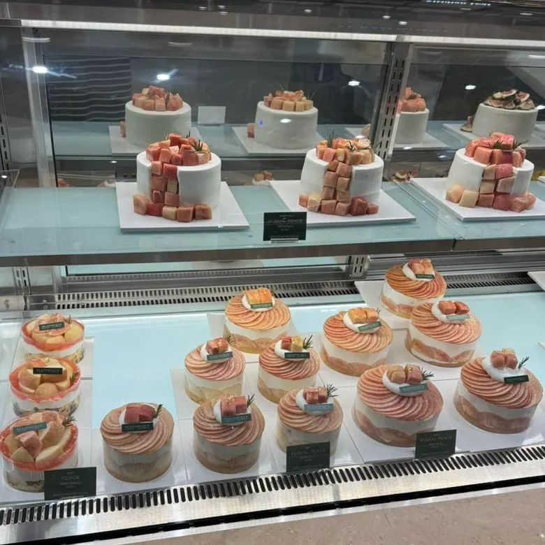 Tủ trưng bày bánh trái cây theo mùa của Siznique