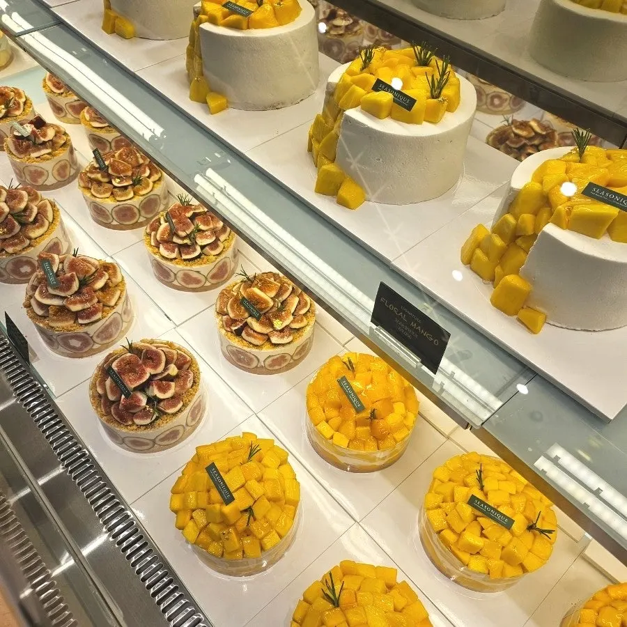 Showcase with fig, mango, and peach cakes